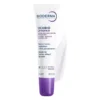 Tub Bioderma Cicabio Lip Repair cu o mostră de balsam alb-crem alături