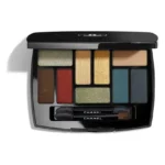 Paletă Chanel Les 9 Ombres Quintessence deschisă, cu nouă farduri și două aplicatoare