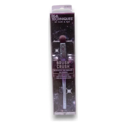 Pensulă Real Techniques Brush Crush 305 Shadow în blister, cu vârf conic mov și mâner cu sclipici