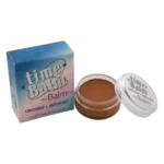 Cutia timeBalm și borcănelul deschis cu corector caramel închis, lângă capac