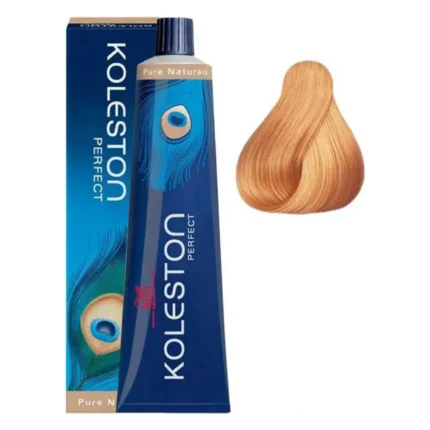 Tub de vopsea Koleston Perfect Pure Naturals lângă cutia albastră și o șuviță blond deschis